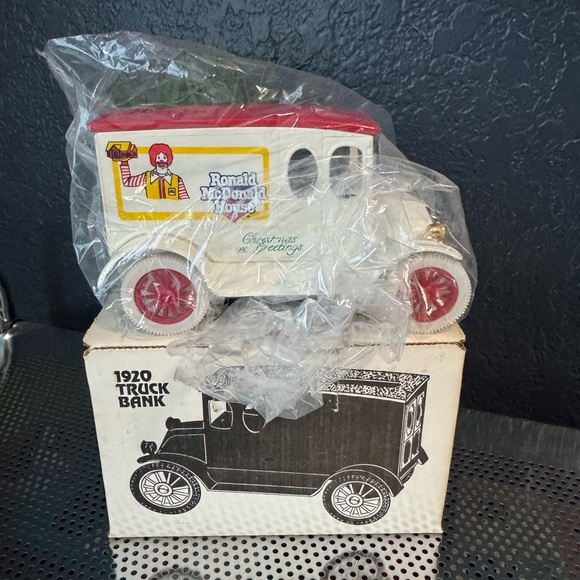 Ronald McDonald House 1920 Die-Cast Truck Coin Bank – Limited‎ Edition w/ Box - Picture 1 of 3
